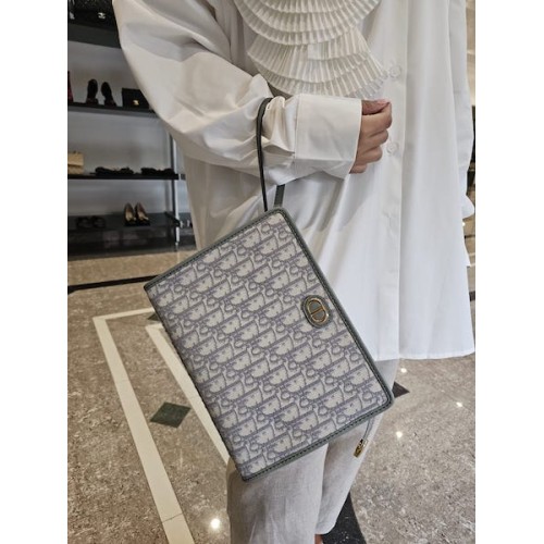 Dior pouch