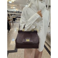 dolce and gabbana bag M
