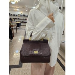 dolce and gabbana bag M