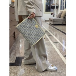 Dior pouch