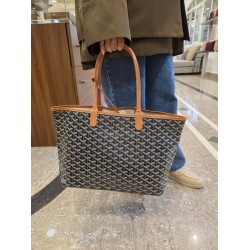 Goyard shopping bag