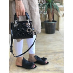 N21 slippers